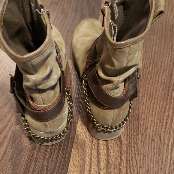 Booties - Picture 3 of 5